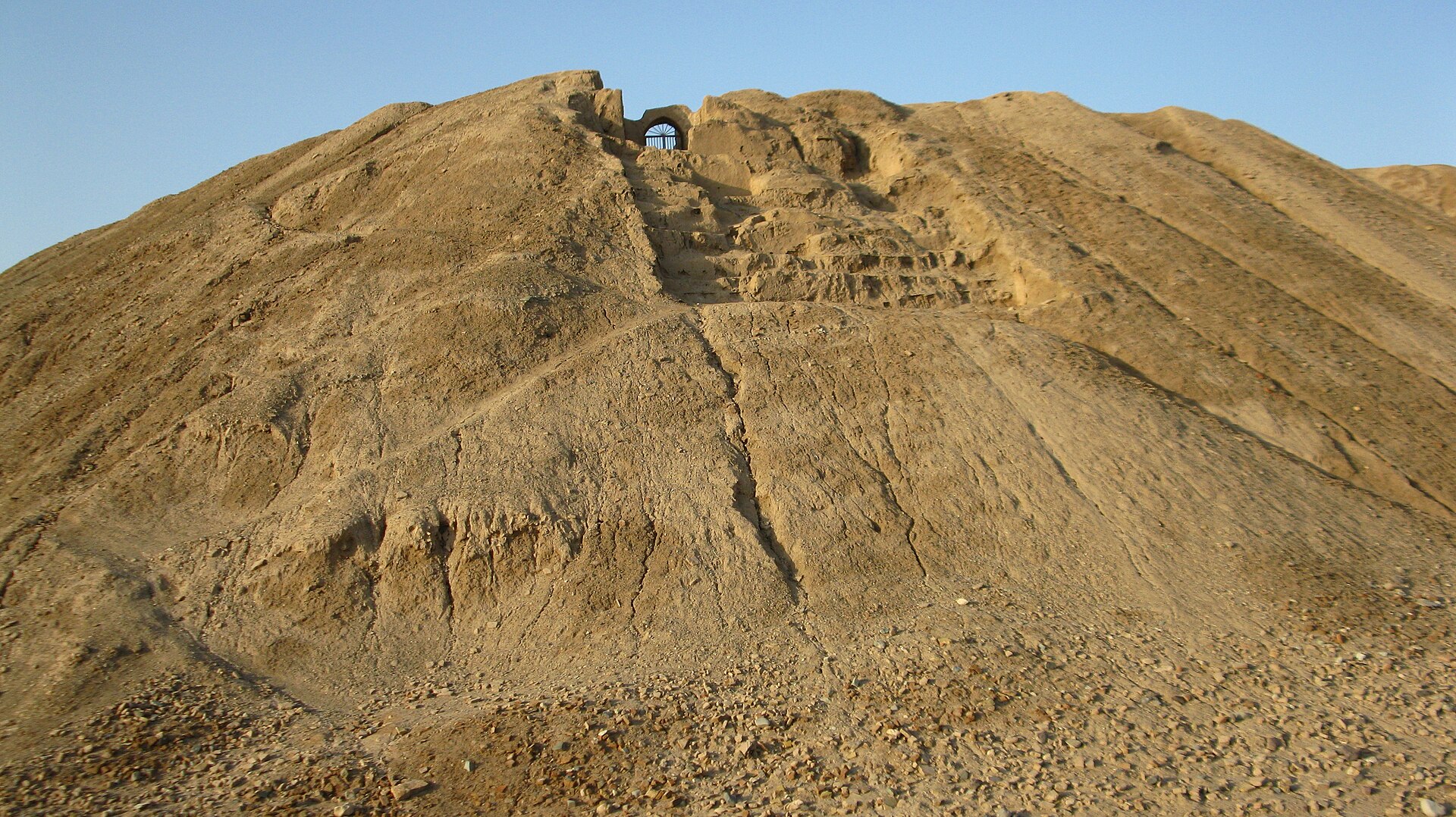 تپه تاریخی آوه