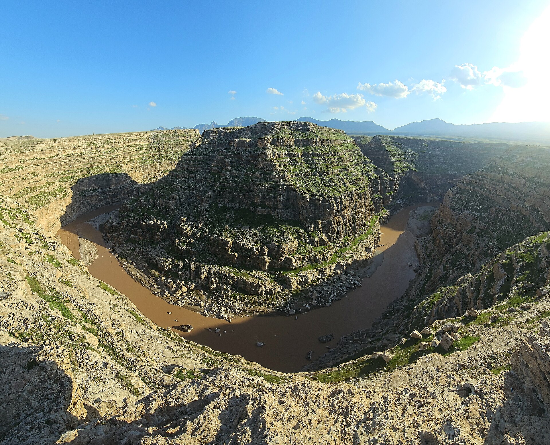 Khazineh valley